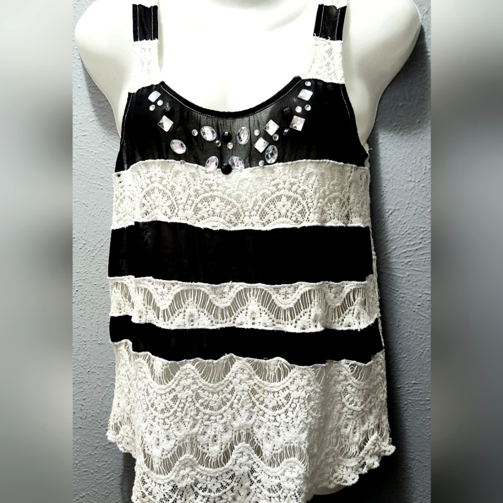 Daytrip☆ B/W Striped Crotchet Rhinestone detail Top, Small